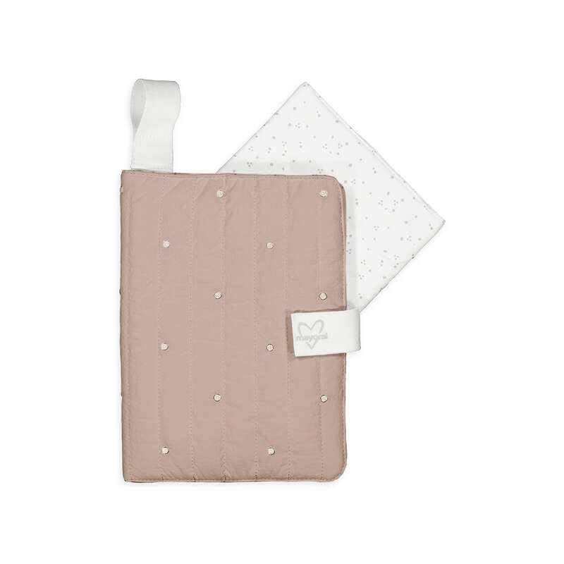 Porta documenti sanitari neonato Mayoral color taupe con pois dorati e copertina interna bianca con stelline