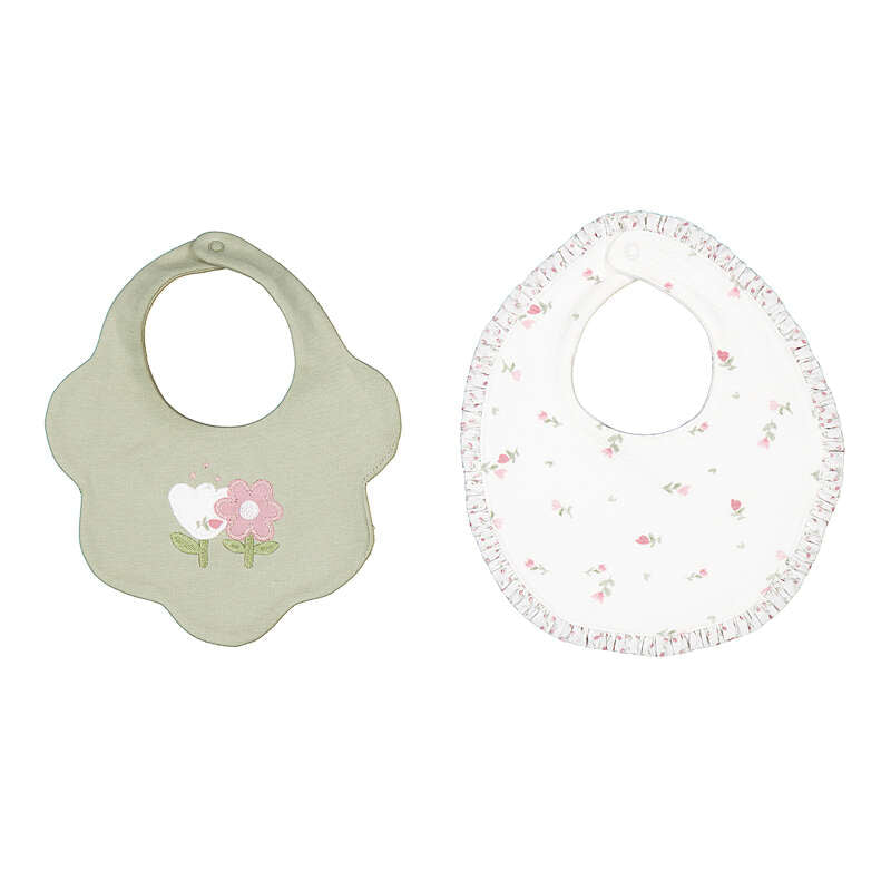 Set 2 bavaglini neonata Mayoral: verde salvia con applicazione floreale e bianco con stampa floreale e bordo arricciato