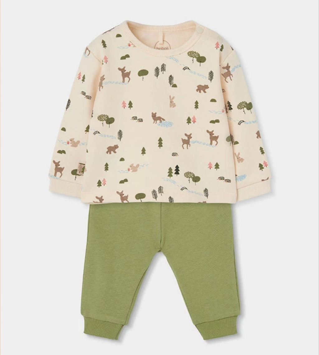 Completo bimbo con maglia panna fantasia bosco e pantaloni verde oliva, vista frontale